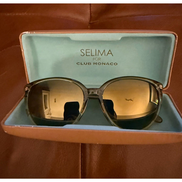 Selima x Club Monaco “Olivia” Sunglasses with Case – Gray