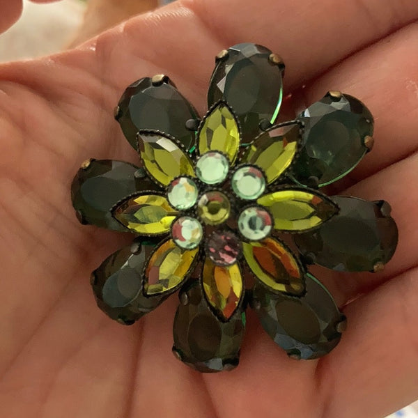 Green brooch rhinestone flower