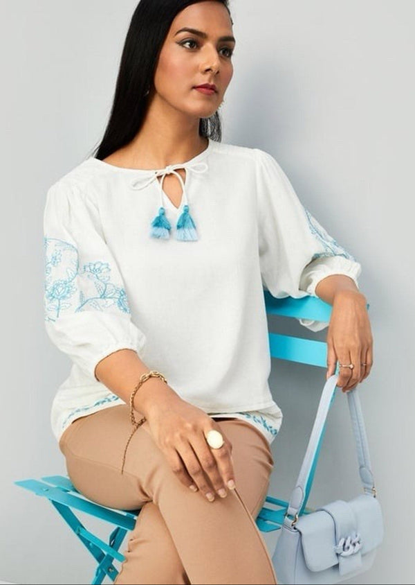 March 11 Women’s White & Blue Linen Belize Embroidered V-Neck Tunic Blouse – Size Small